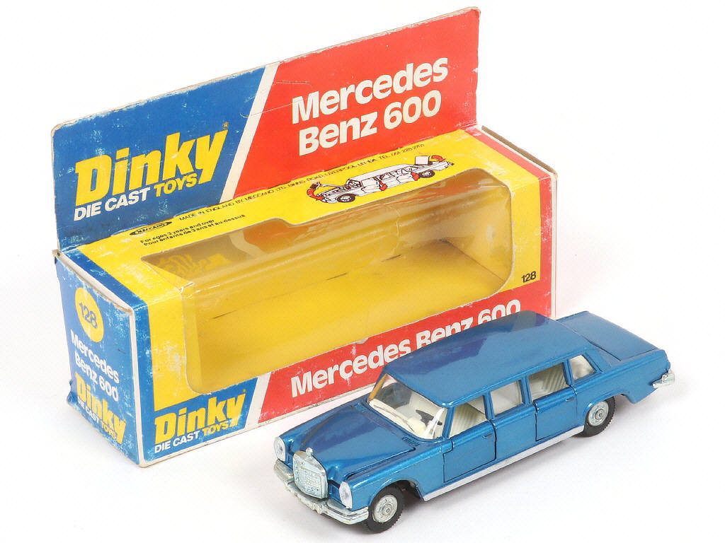 Lot 220 - DINKY TOYS (GB) (1)