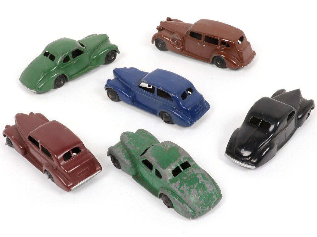 Lot 251 - DINKY TOYS (GB) (6)