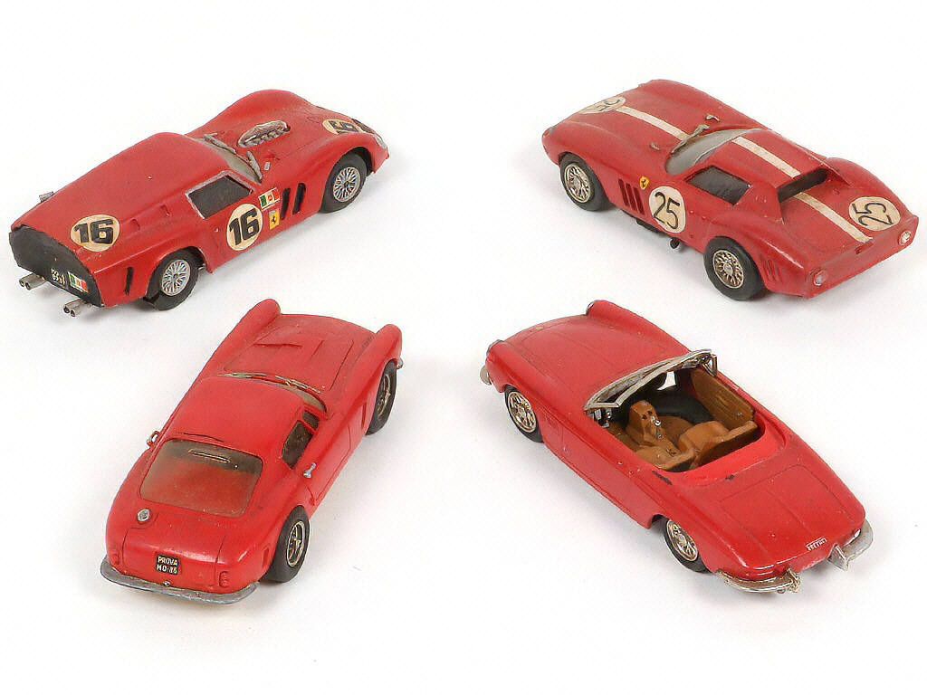 Lot 310 - DIVERS (4)