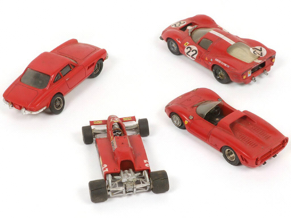 Lot 311 - DIVERS (4)