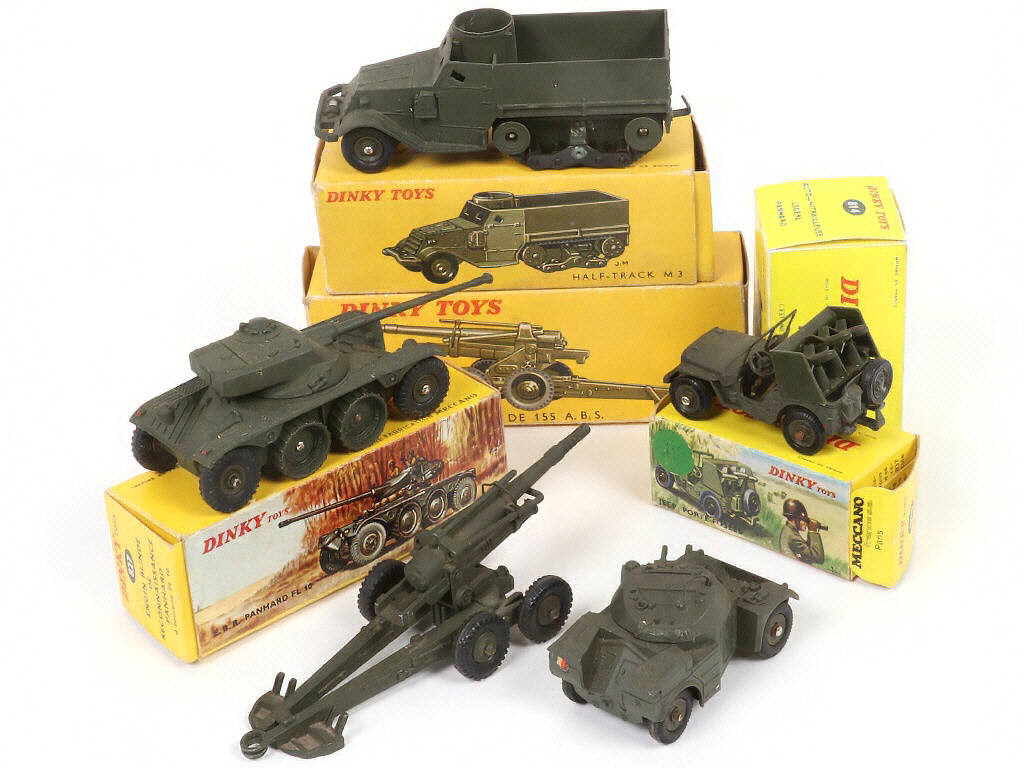 Lot 85 - DINKY TOYS (FRANCE) (5)