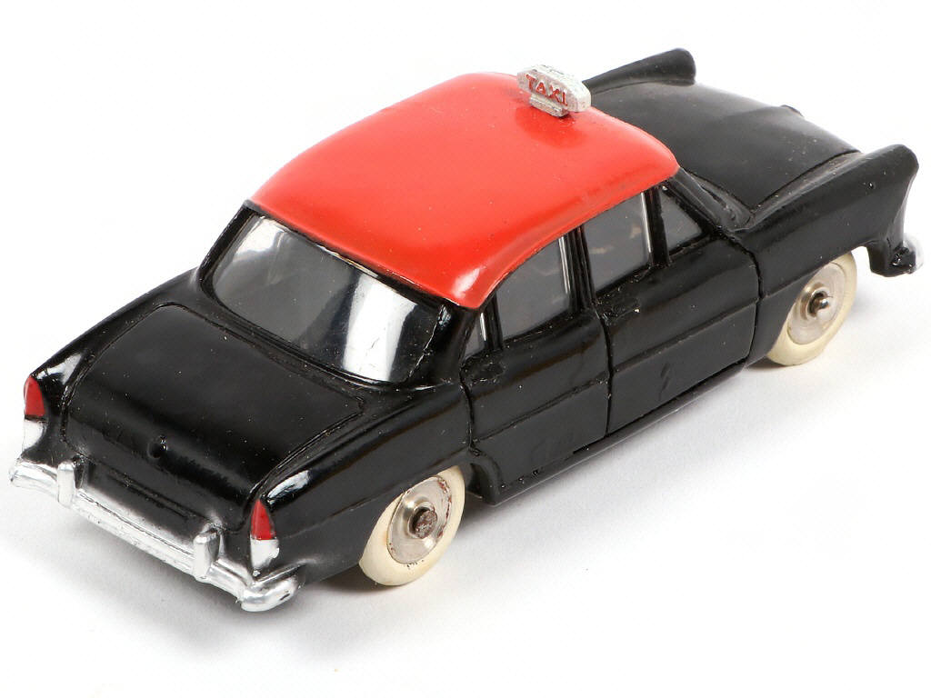 Lot 245 - DINKY TOYS (FRANCE) (1)