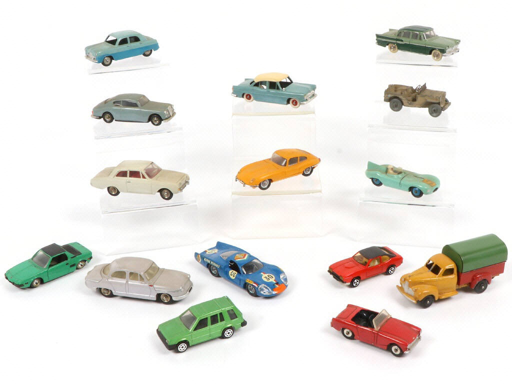 Lot 313 - DIVERS (15)