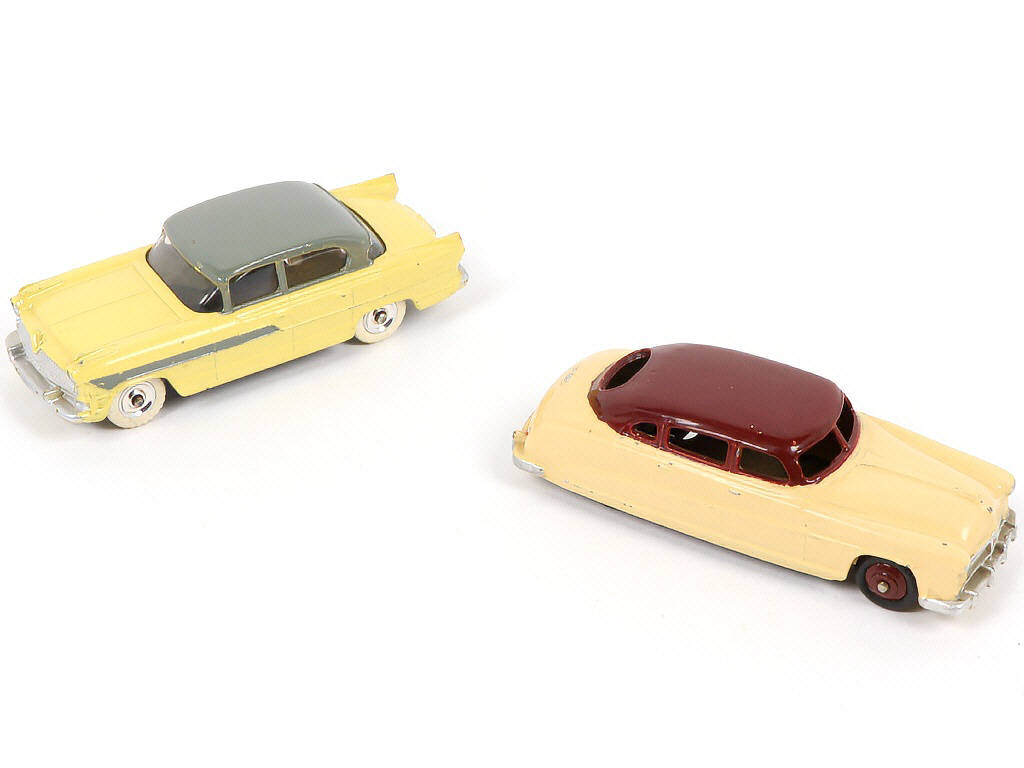 Lot 246 - DINKY TOYS (GB) (2)