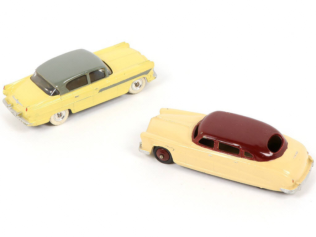 Lot 246 - DINKY TOYS (GB) (2)