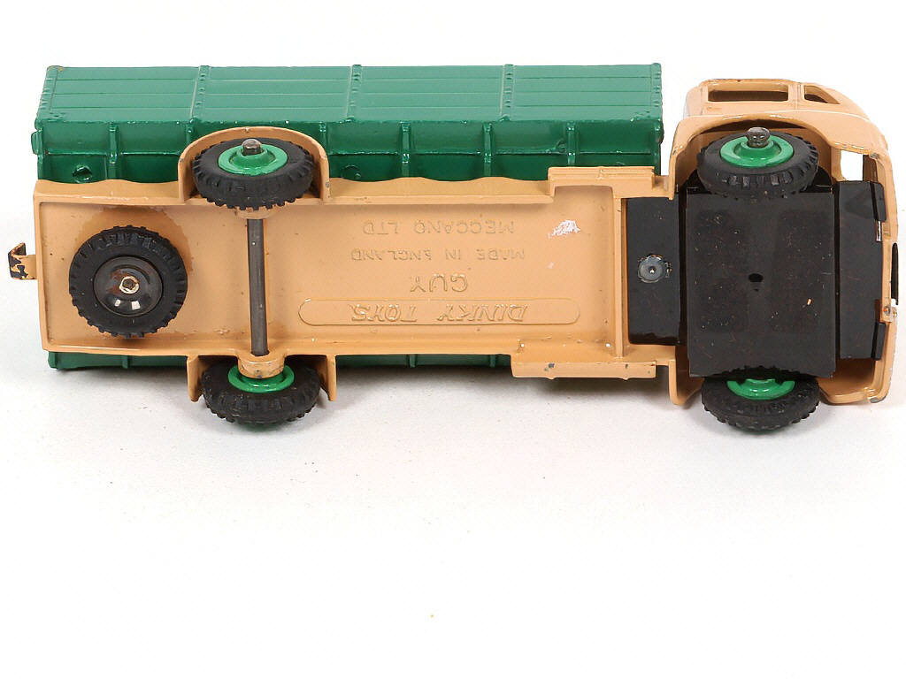 Lot 103 - DINKY TOYS (GB) (1)