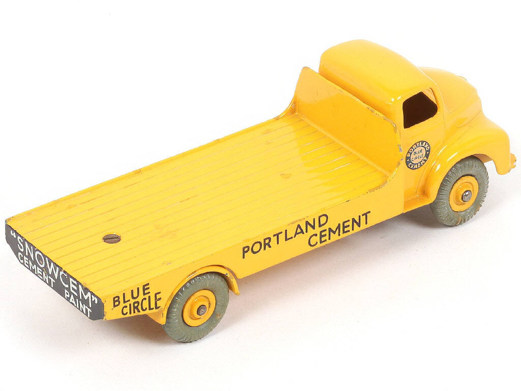 Lot 102 - DINKY TOYS (GB) (1)