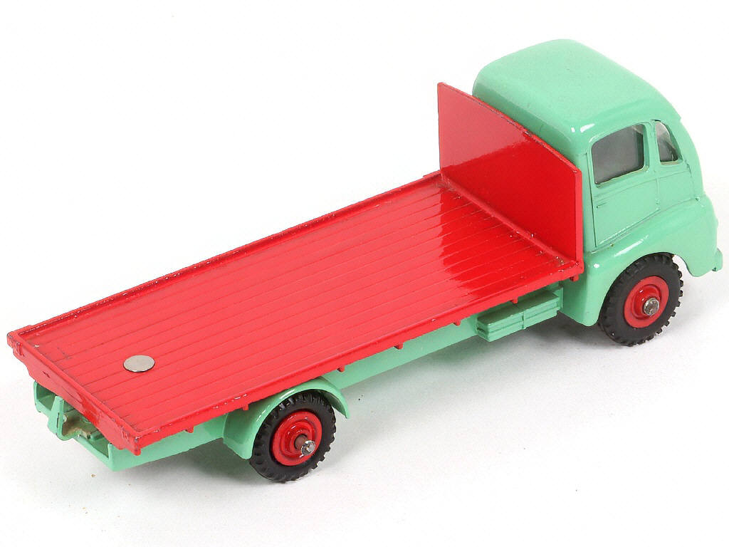 Lot 104 - DINKY TOYS (GB) (1)