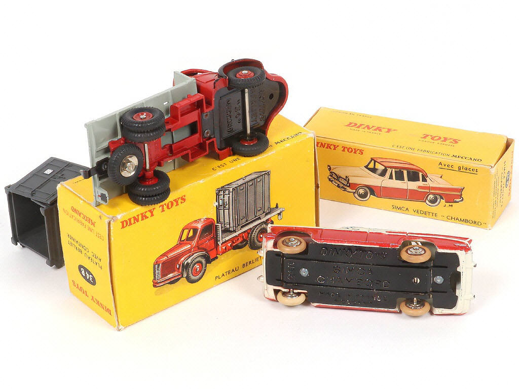 Lot 152 - DINKY TOYS (FRANCE) (2)