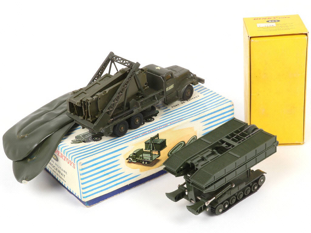 Lot 164 - DINKY TOYS (FRANCE) (2)