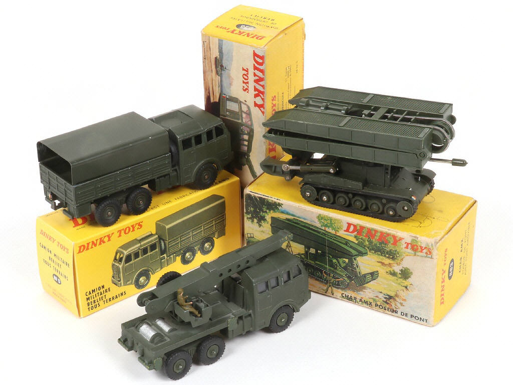 Lot 162 - DINKY TOYS (FRANCE) (3)