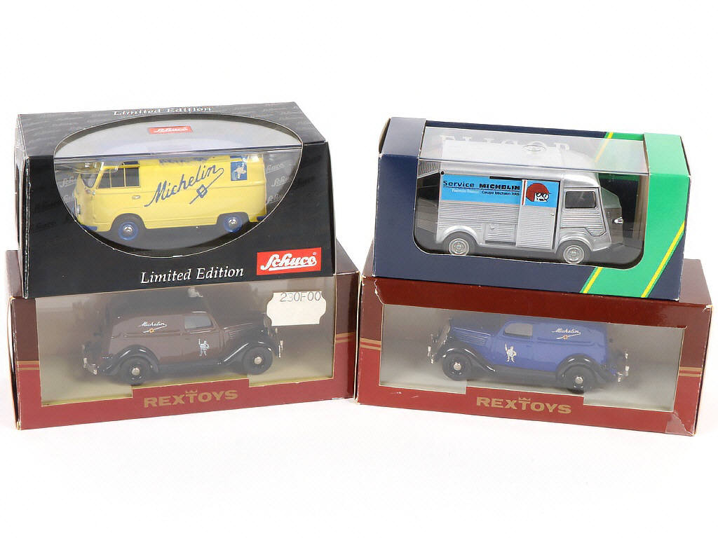 Lot 280 - DIVERS (4)