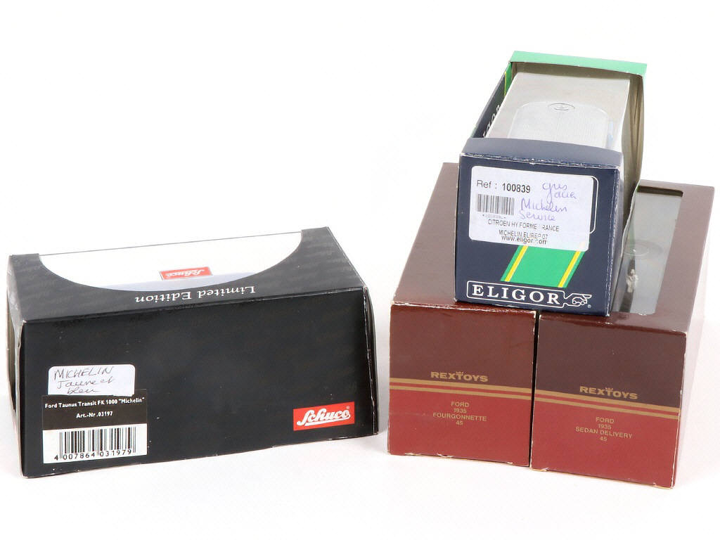 Lot 280 - DIVERS (4)