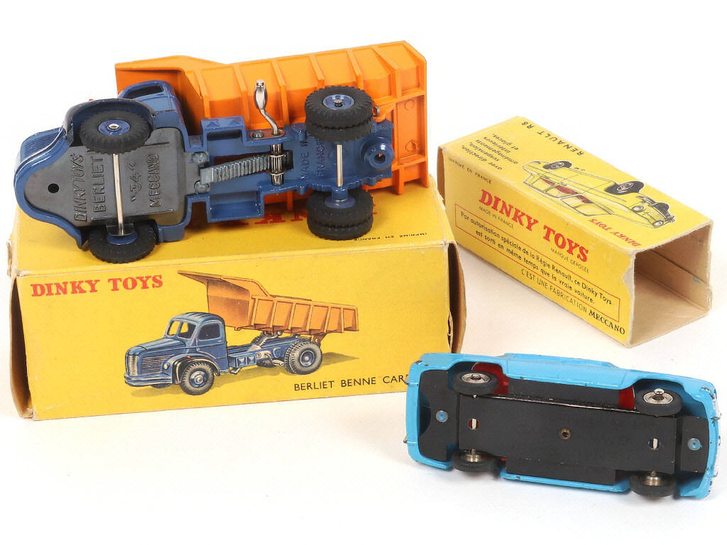 Lot 154 - DINKY TOYS (FRANCE) (2)