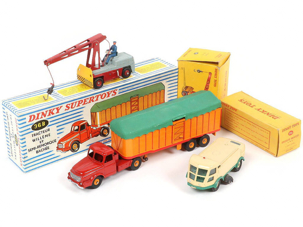Lot 155 - DINKY TOYS (FRANCE) (3)