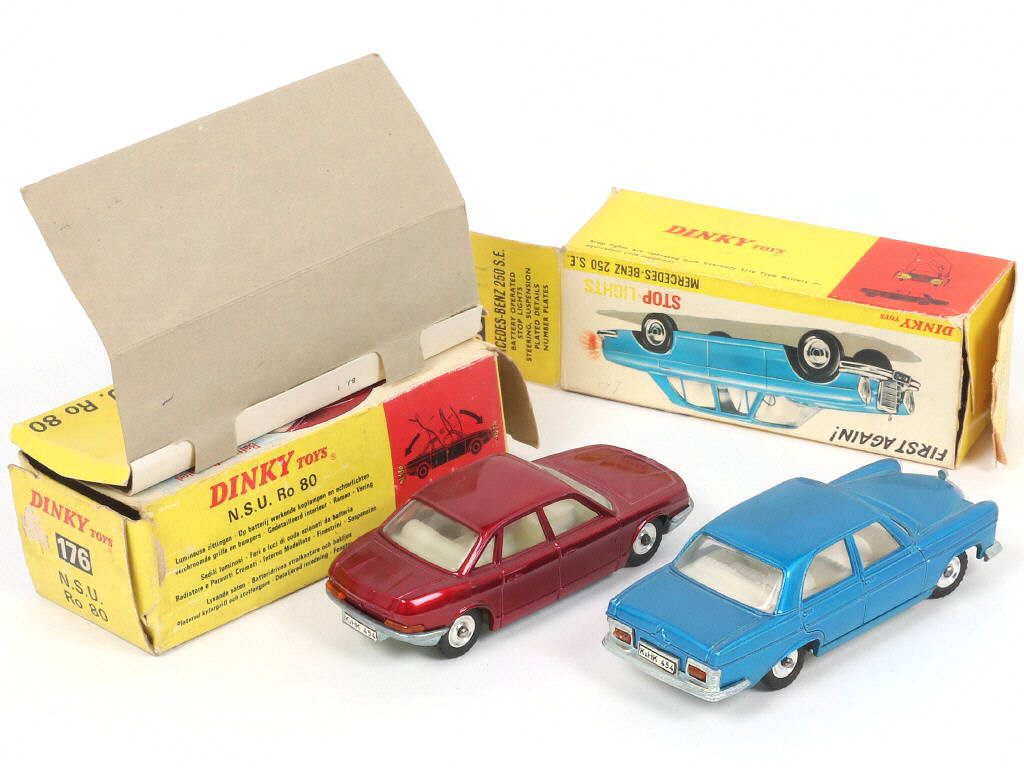 Lot 115 - DINKY TOYS (GB) (2)