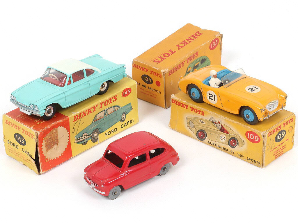 Lot 122 - DINKY TOYS (GB) (3)