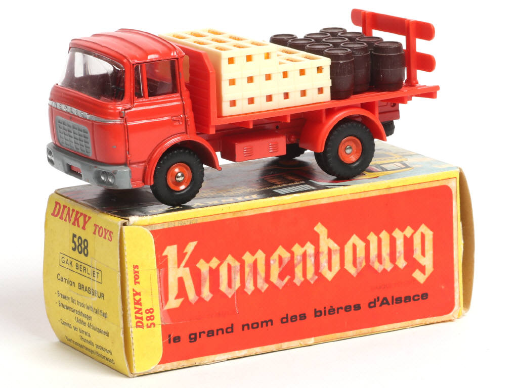 Lot 342 - DINKY TOYS (FRANCE) (1)