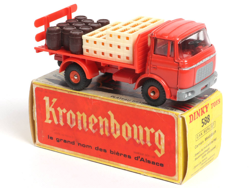 Lot 342 - DINKY TOYS (FRANCE) (1)