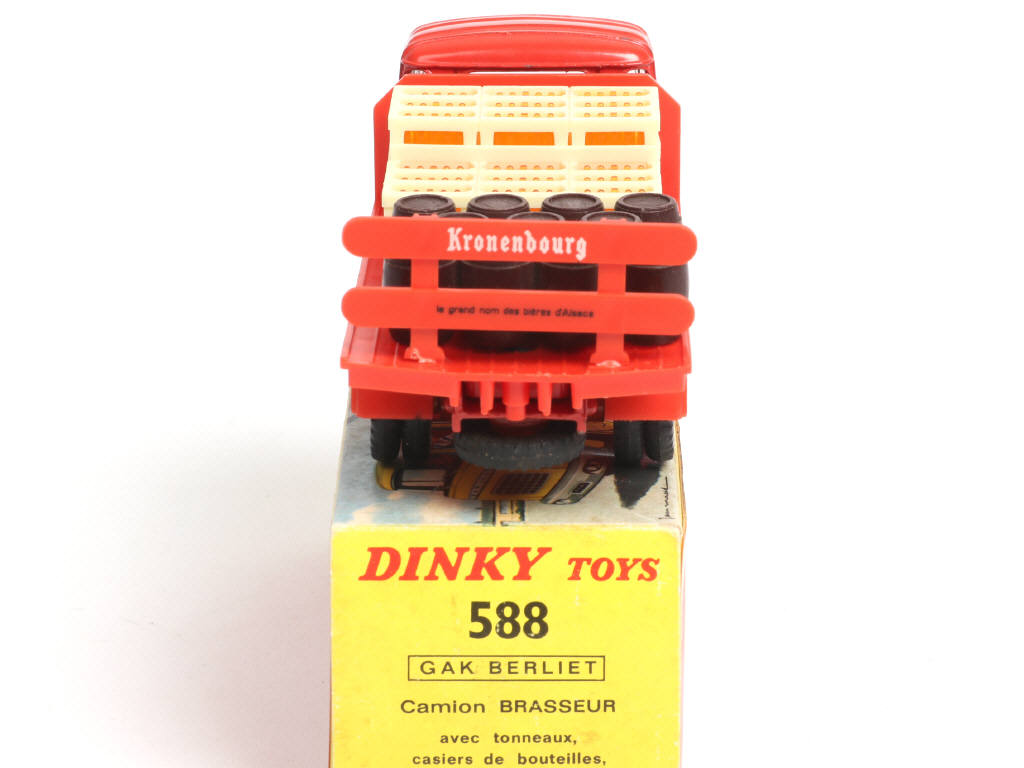 Lot 342 - DINKY TOYS (FRANCE) (1)