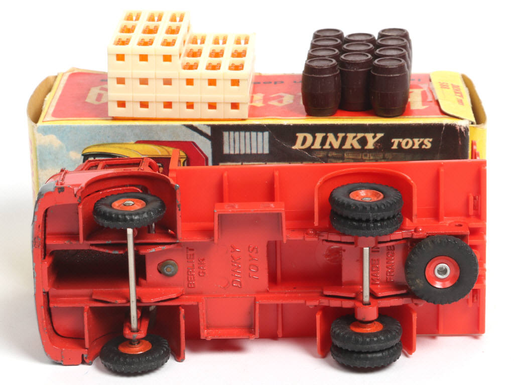 Lot 342 - DINKY TOYS (FRANCE) (1)