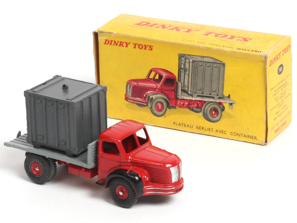 Lot 338 - DINKY TOYS (FRANCE) (1)