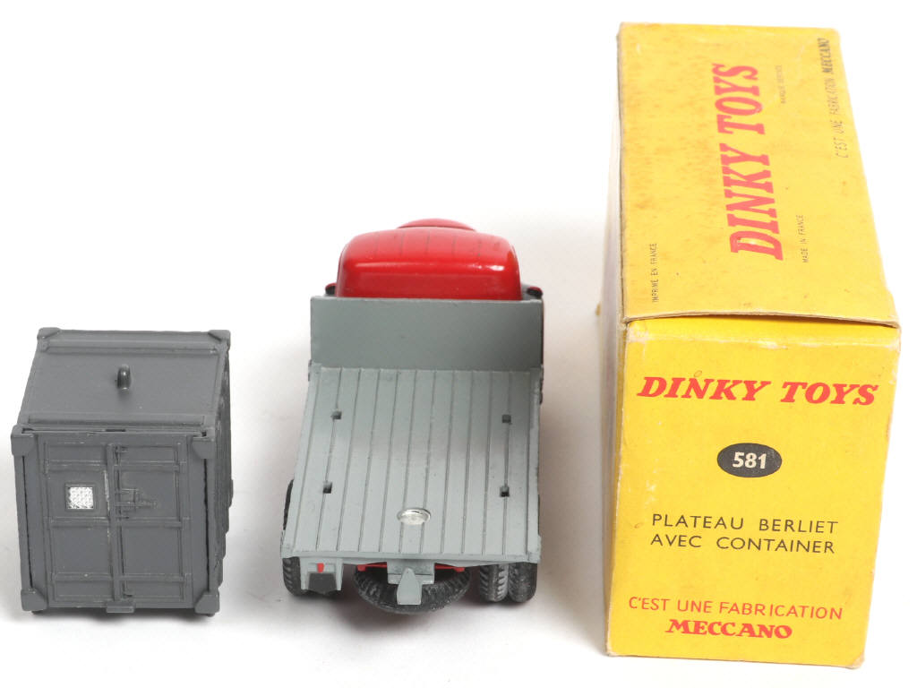 Lot 338 - DINKY TOYS (FRANCE) (1)