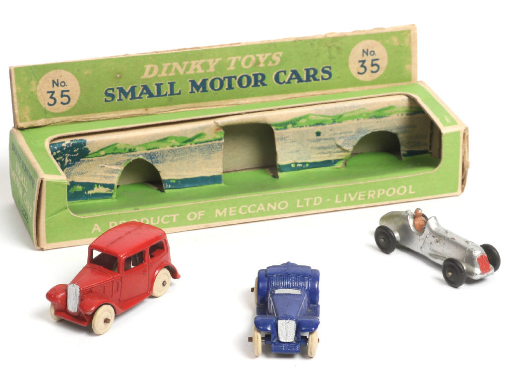 Lot 382 - DINKY TOYS (GB) (4)