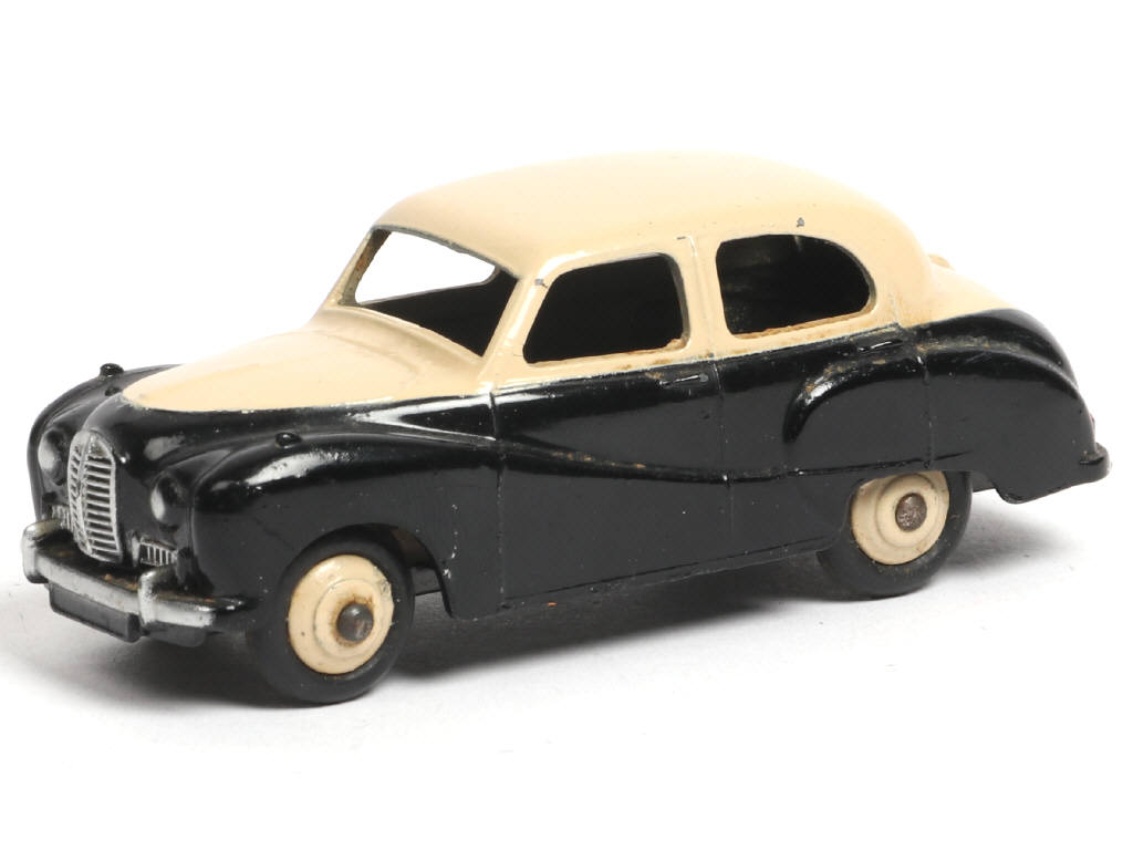 Lot 407 - DINKY TOYS (GB) (1)