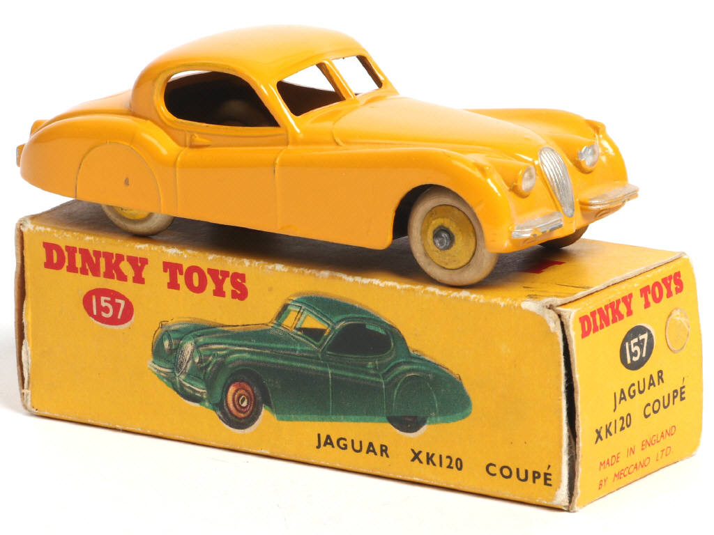 Lot 446 - DINKY TOYS (GB) (1)