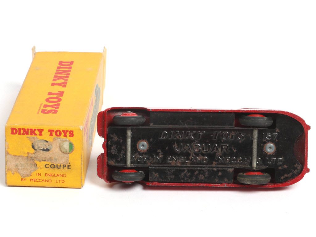 Lot 447 - DINKY TOYS (GB) (1)