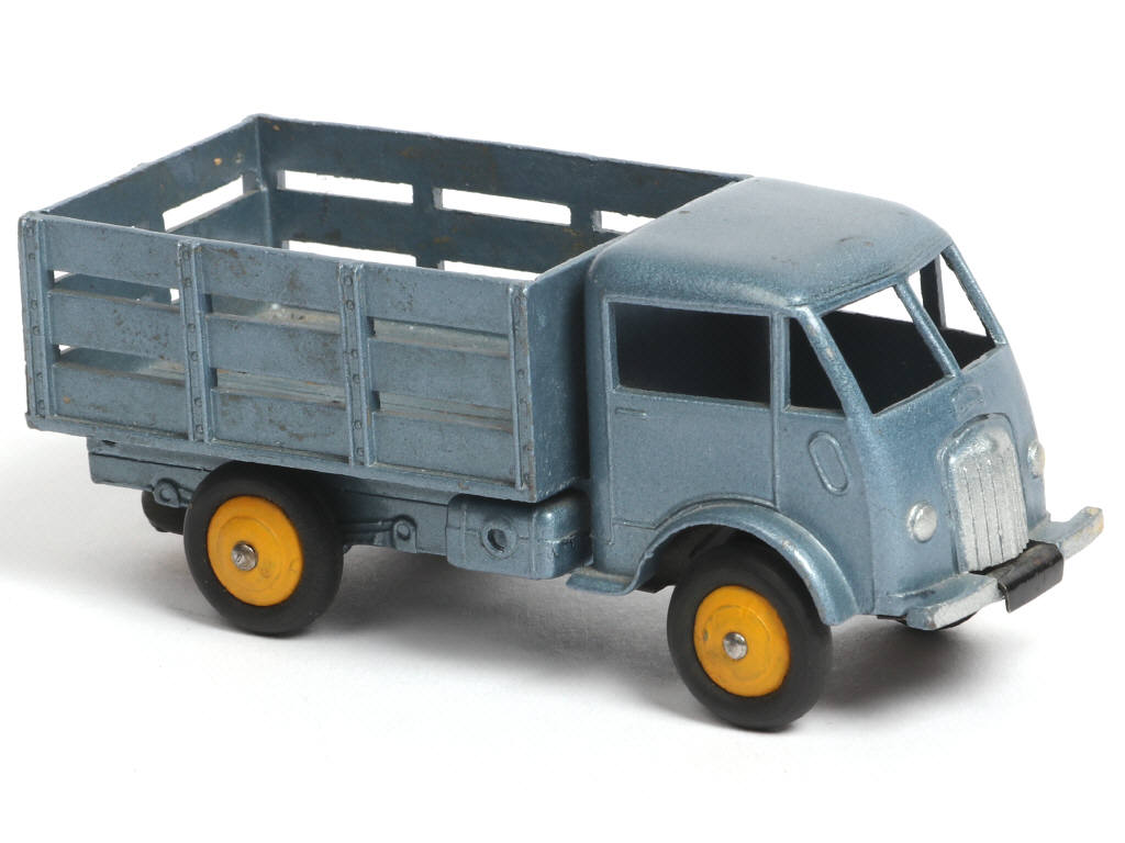 Lot 310 - DINKY TOYS (FRANCE) (1)