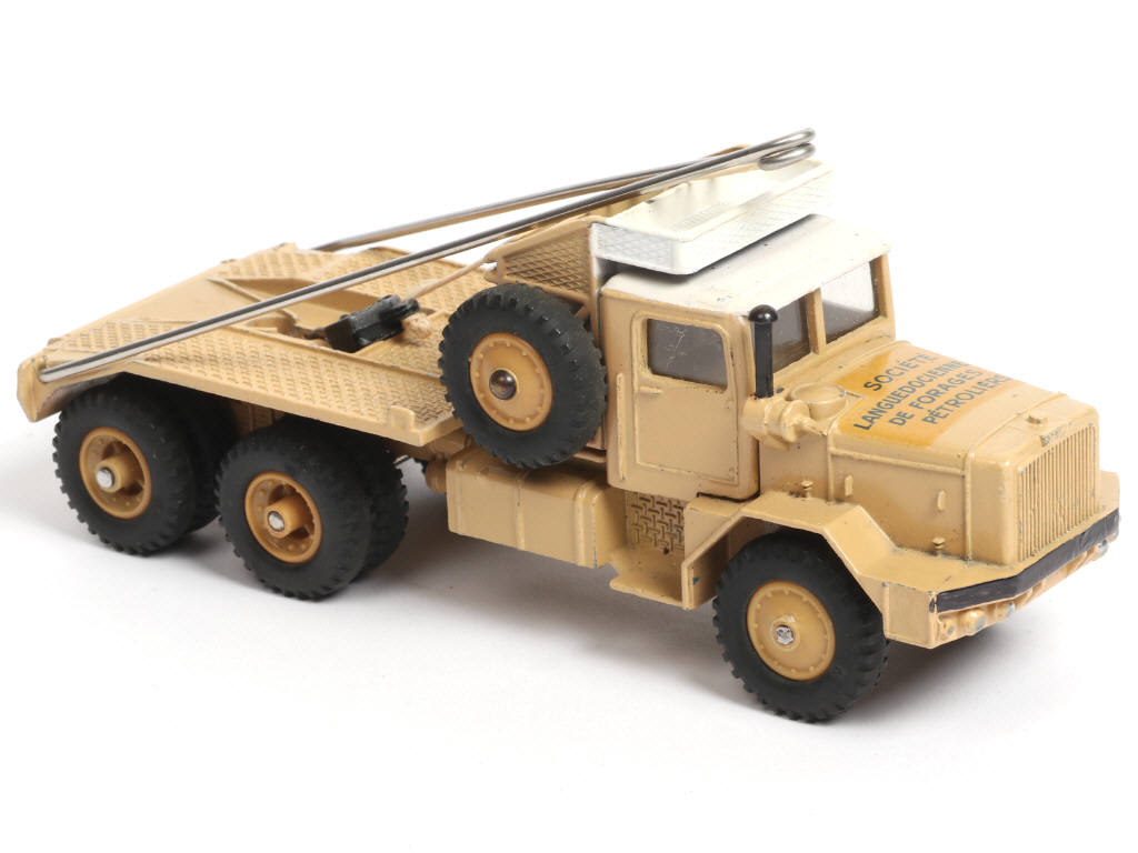 Lot 319 - DINKY TOYS (FRANCE) (1)