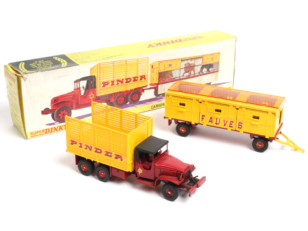 Lot 353 - DINKY TOYS (FRANCE) (1)