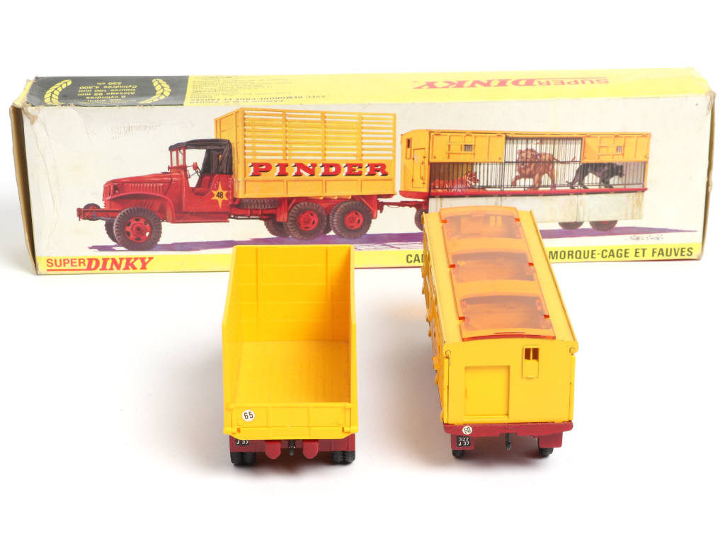 Lot 353 - DINKY TOYS (FRANCE) (1)