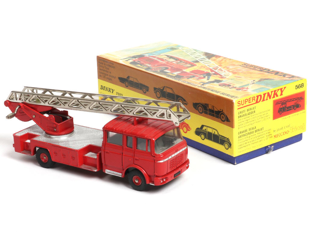 Lot 340 - DINKY TOYS (FRANCE) (1)