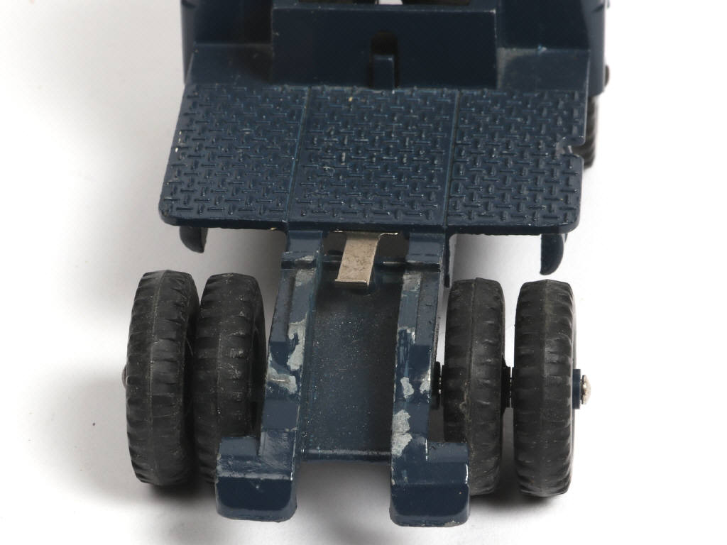 Lot 351 - DINKY TOYS (FRANCE) (1)