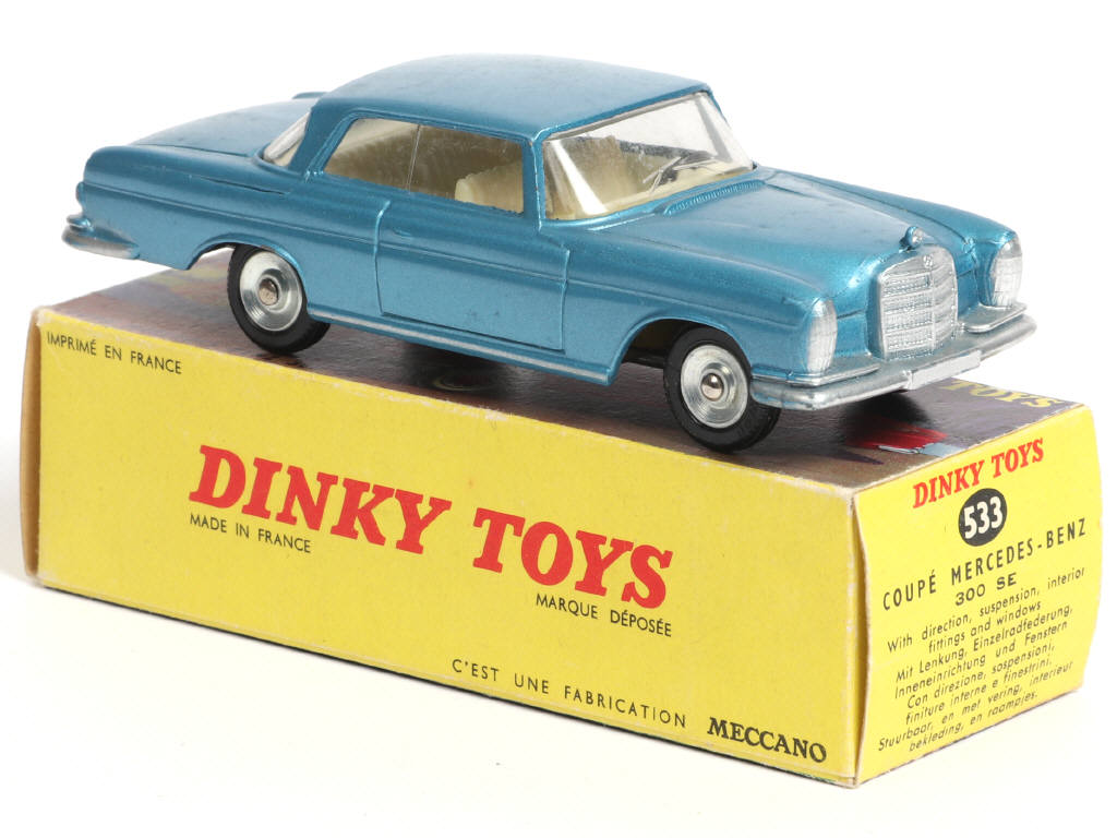 Lot 271 - DINKY TOYS (FRANCE) (1)