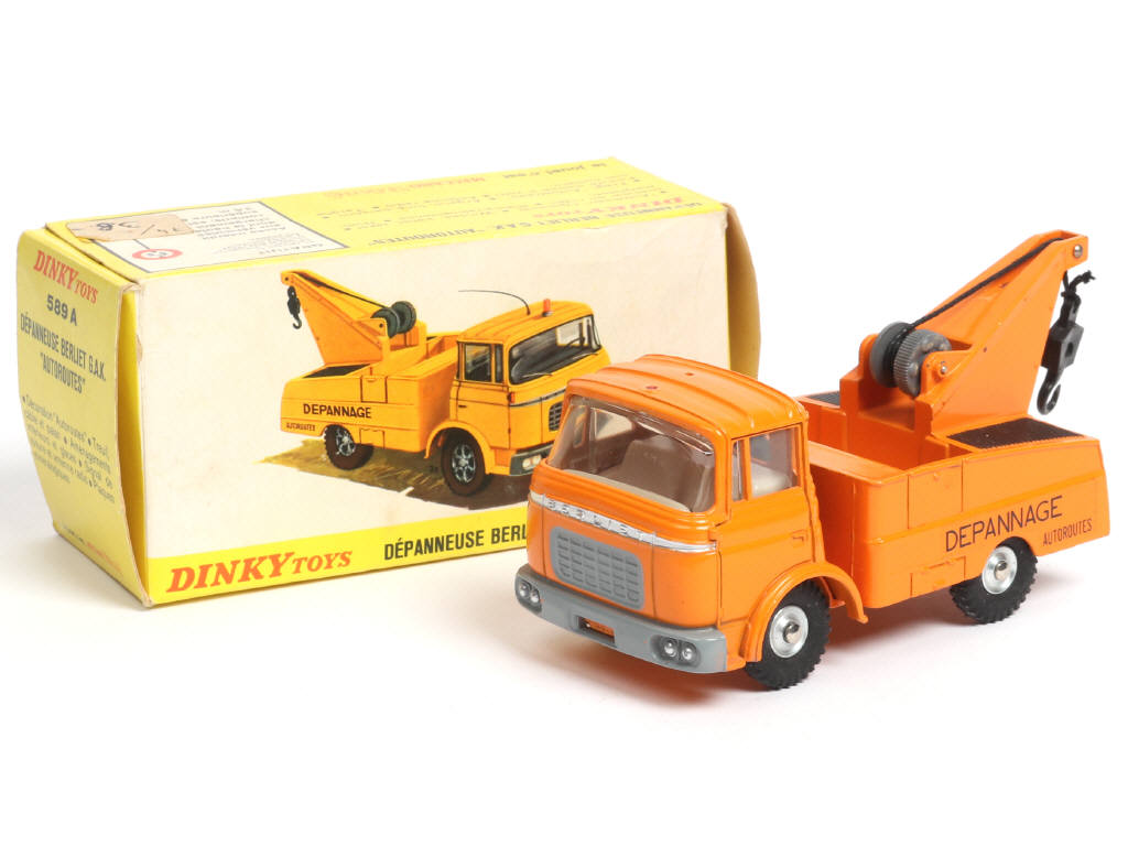 Lot 343 - DINKY TOYS (FRANCE) (1)