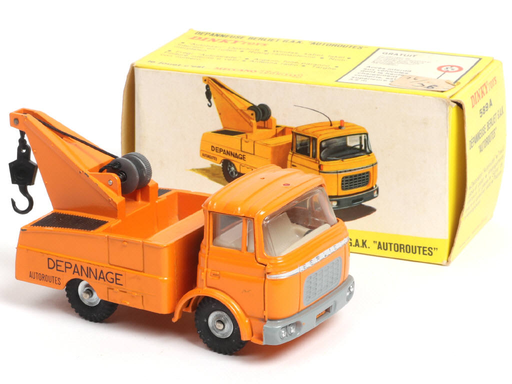 Lot 343 - DINKY TOYS (FRANCE) (1)