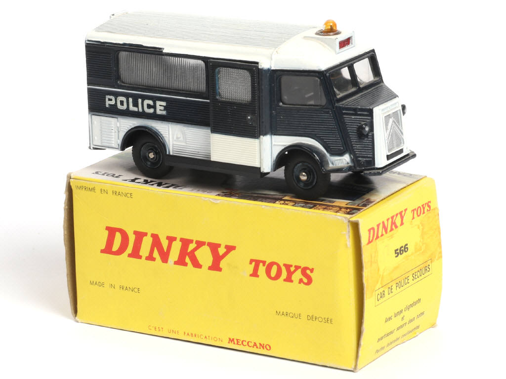 Lot 330 - DINKY TOYS (FRANCE) (1)