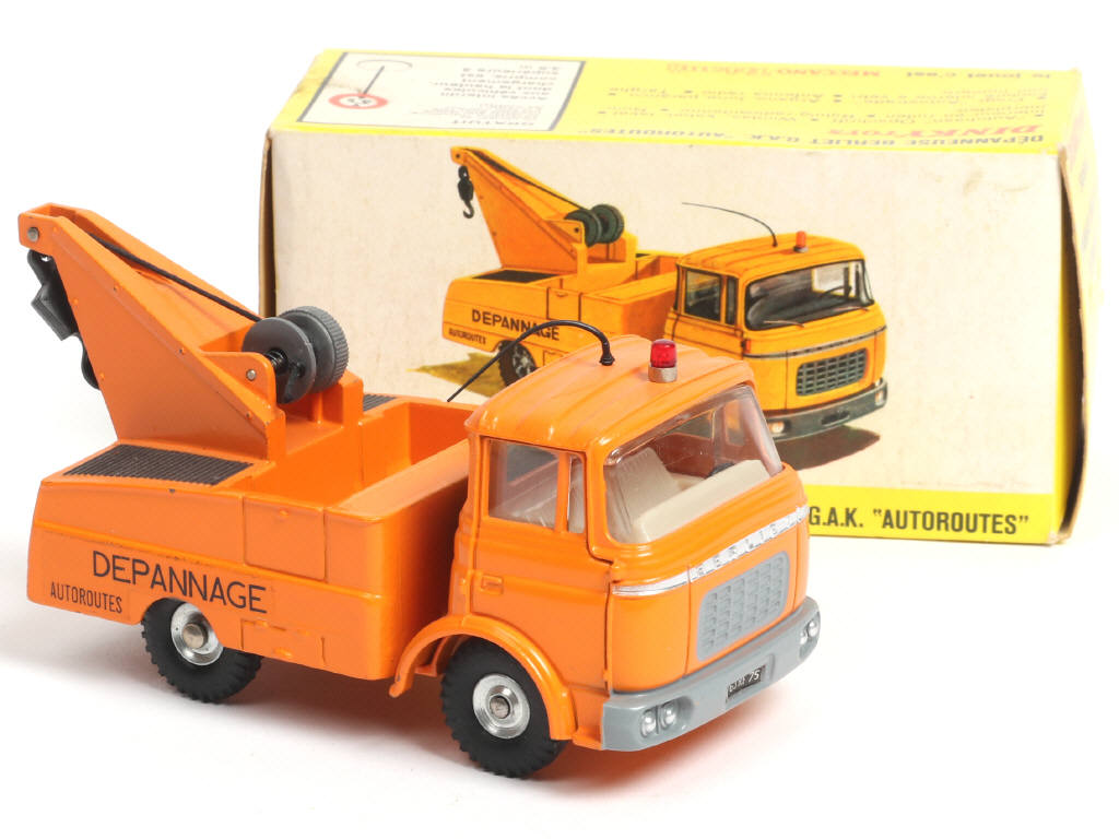 Lot 344 - DINKY TOYS (FRANCE) (1)