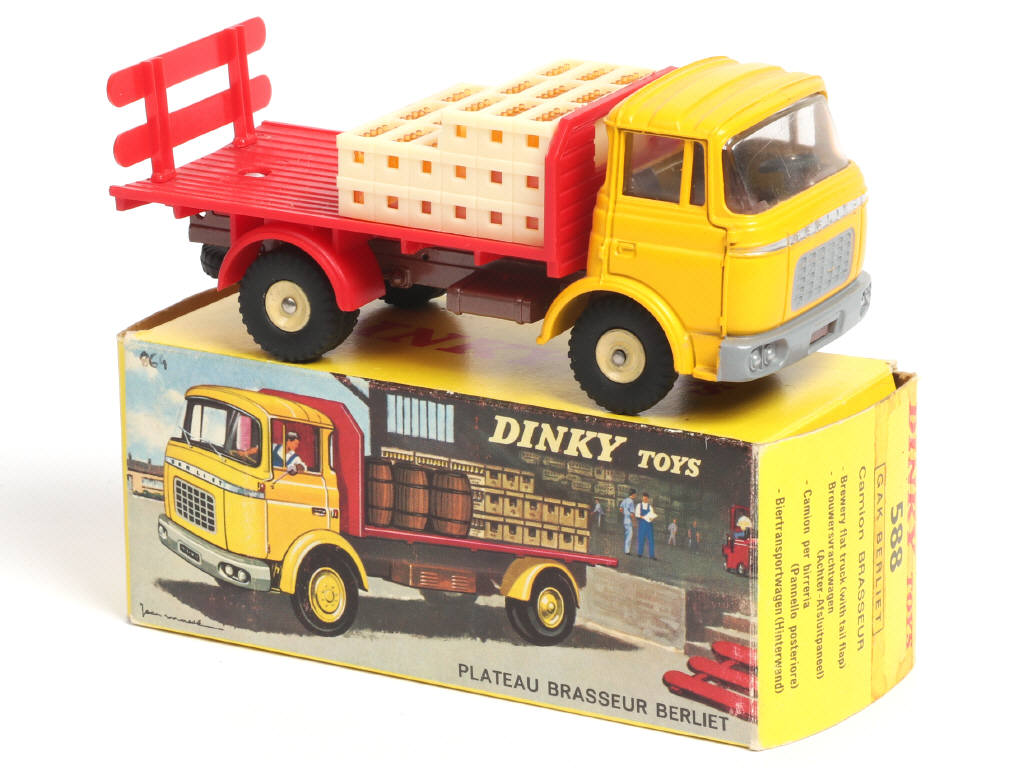 Lot 341 - DINKY TOYS (FRANCE) (1)