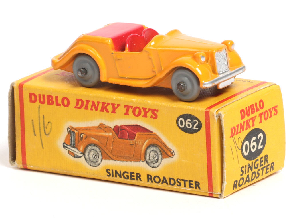 Lot 369 - DINKY TOYS (GB) (1)