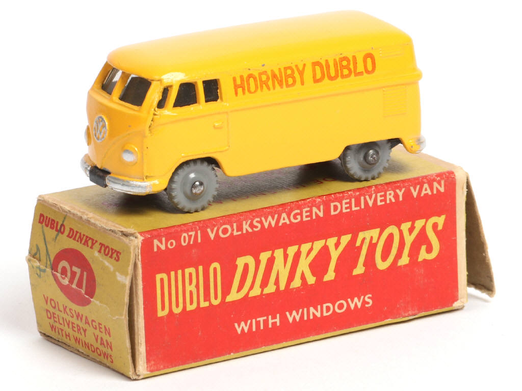 Lot 375 - DINKY TOYS (GB) (1)