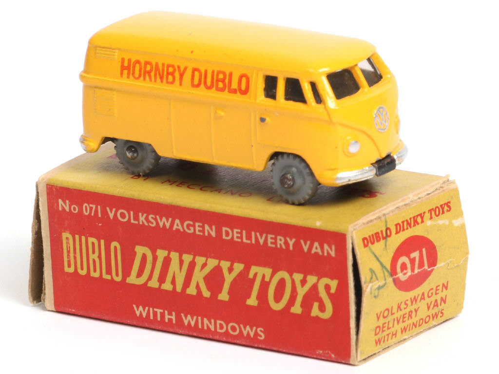 Lot 375 - DINKY TOYS (GB) (1)