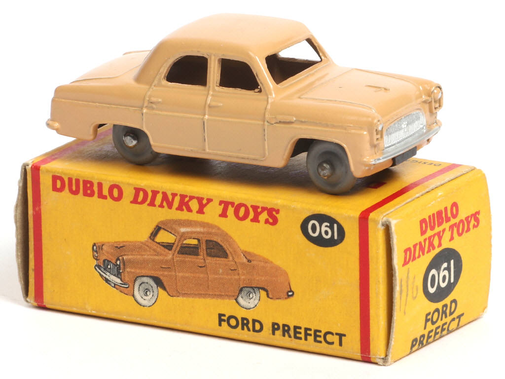 Lot 370 - DINKY TOYS (GB) (1)