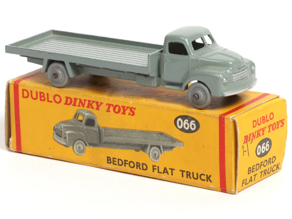 Lot 378 - DINKY TOYS (GB) (1)