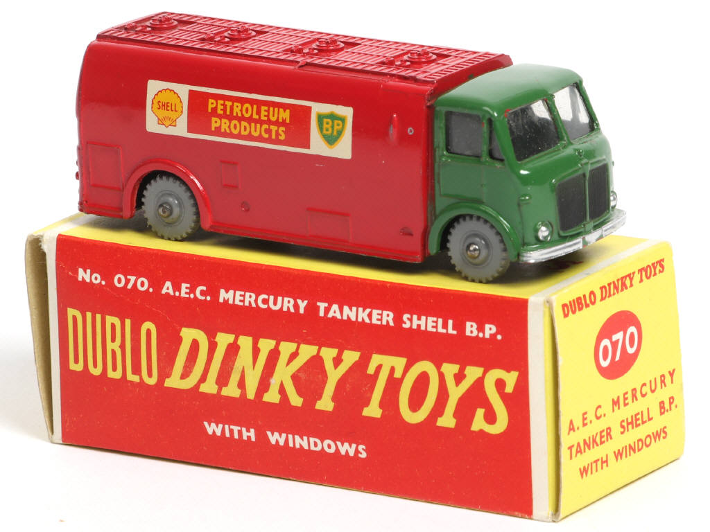 Lot 377 - DINKY TOYS (GB) (1)