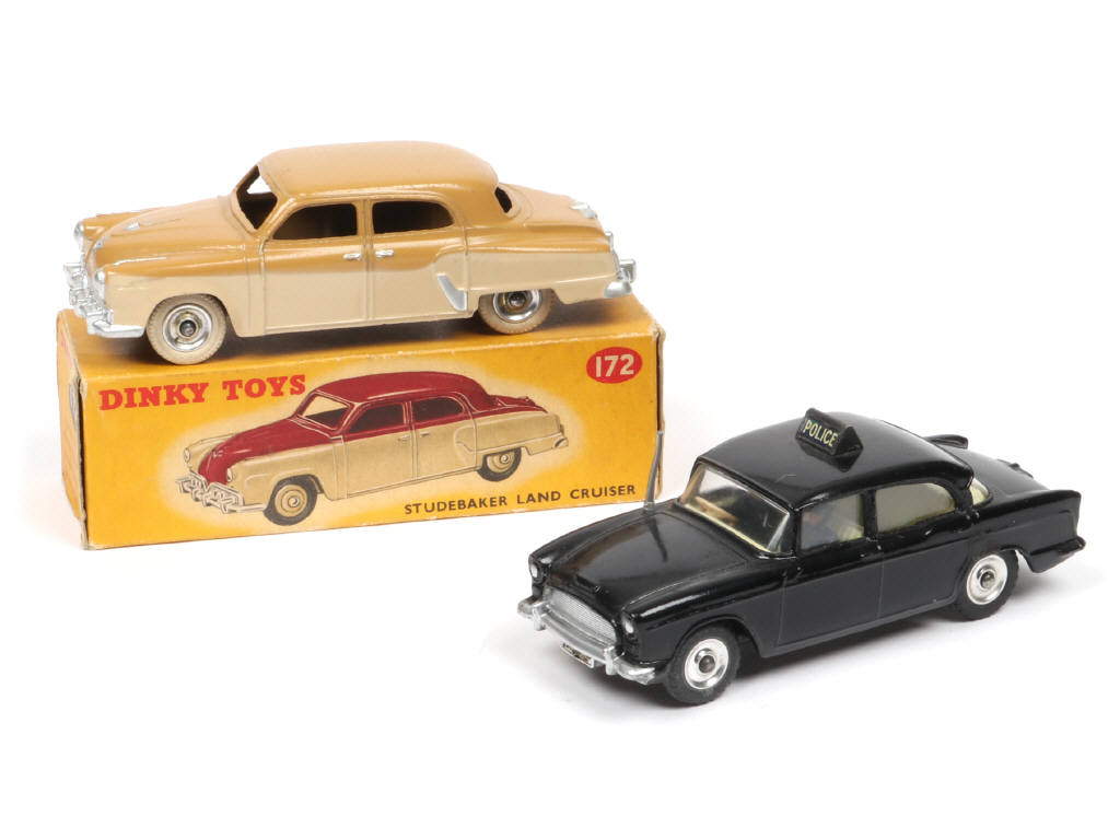 Lot 222 - DINKY TOYS (GB) (2)